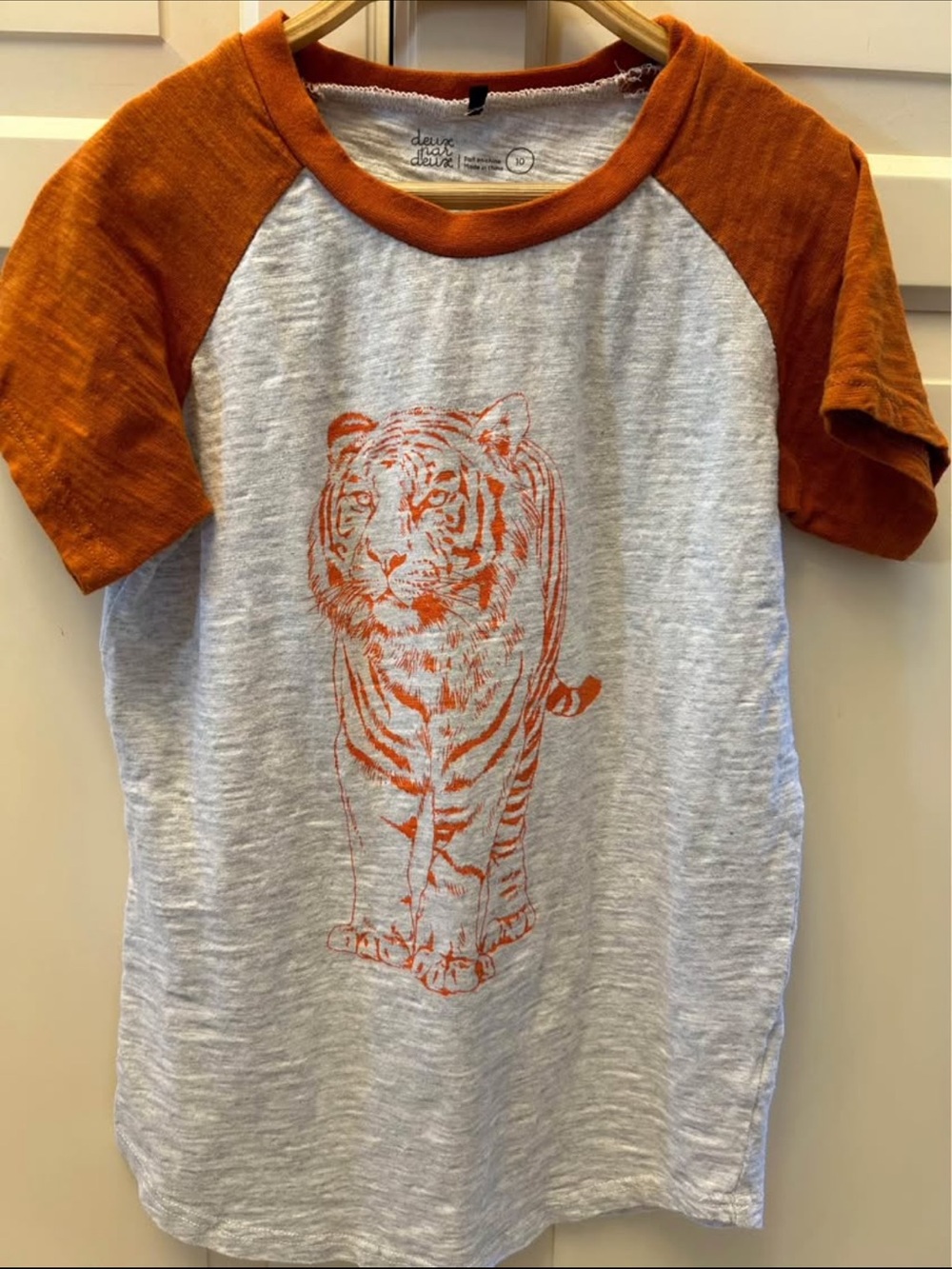 deux par deux Rust Sleeve Tiger Raglan Tee